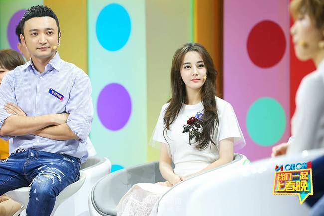 迪丽热巴亮相《我们一起上春晚》终极送命题考