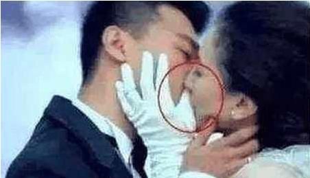 女星吻戏常用安全道具,杨颖用保鲜膜李沁用白