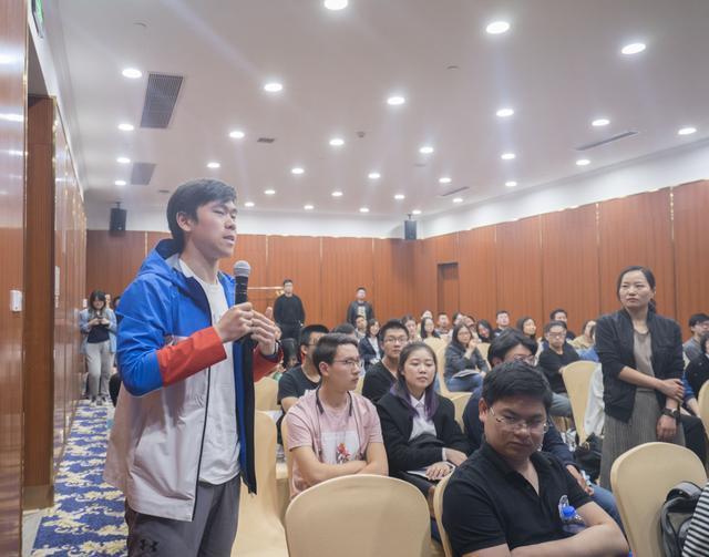 Berkeley计算机教授应邀参加中枢教育研讨会