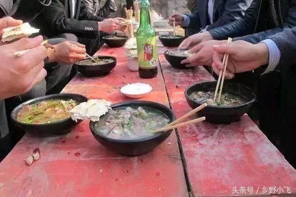 农村人去乡镇赶场必吃的美味,却被城里人嫌弃