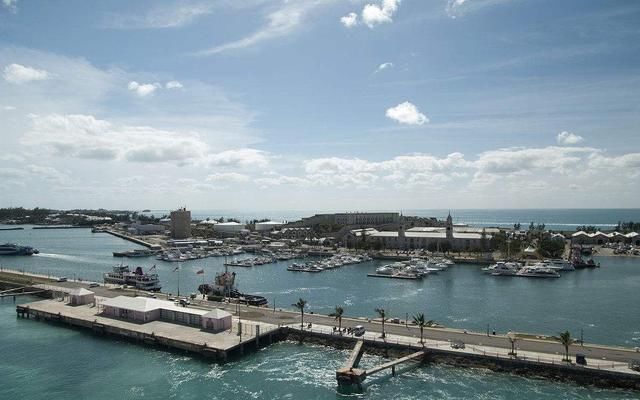 级金融中心百慕大:人均GDP是中国12倍,月薪低