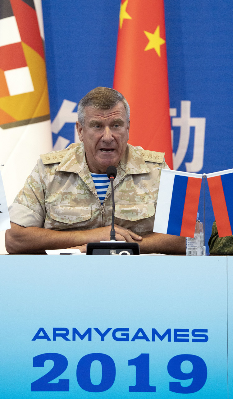 陆军办赛领导小组副组长,陆军政治工作部副主任党增龙少将发言.