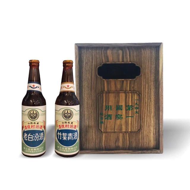 其中面向协会会员发行70套;1928年永利威出口山西汾酒复刻产品1928瓶