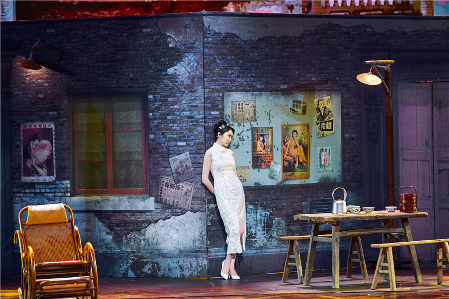 “国民大青衣”陈丽娜本期挑战民国风，一首《你的眼神》十分惊艳。