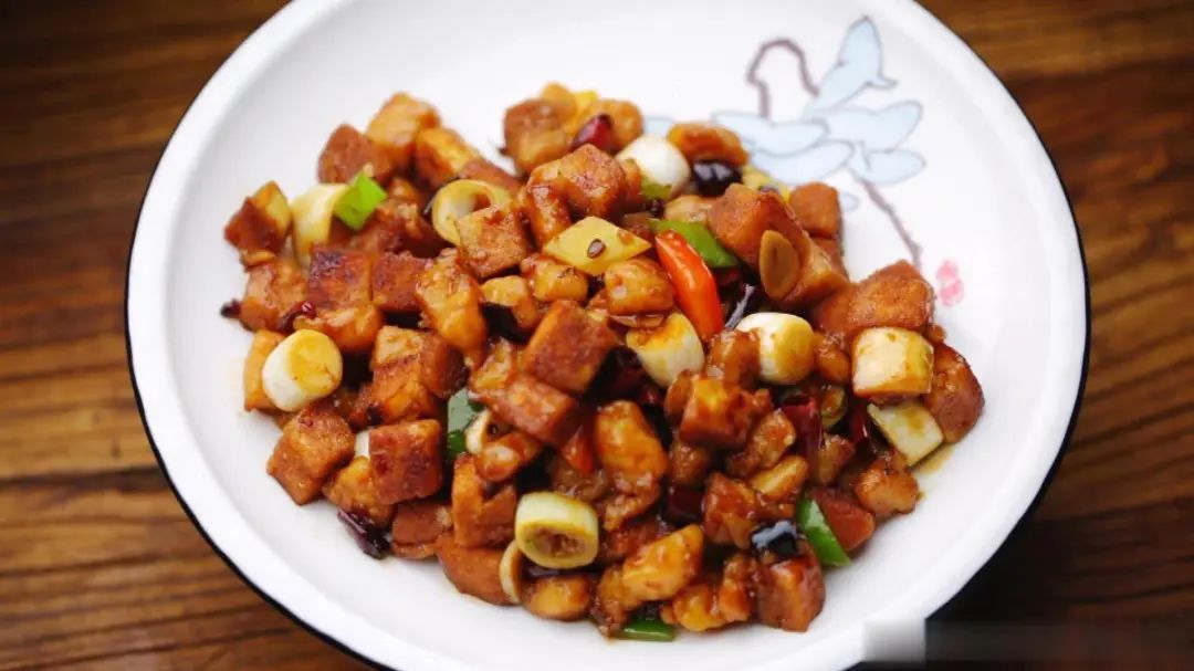 暖暖大厨为您带来一道美味佳肴宫保鱼丁 暖暖大厨为您带来一道美味佳肴宫保鱼丁