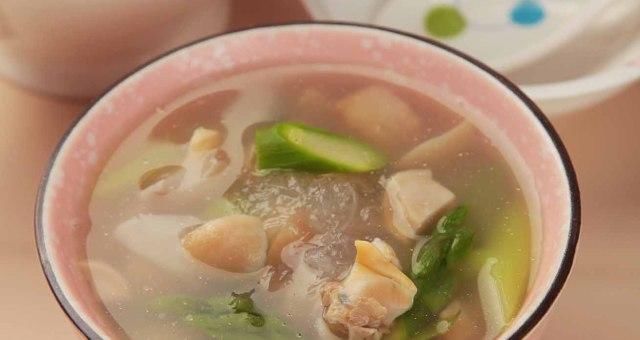 用燕窝煲汤吃美容养颜,女性要常吃,比肉要贵比