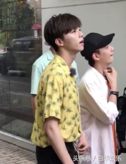 网友上海偶遇高秋梓拍综艺,身边还有陈立农作