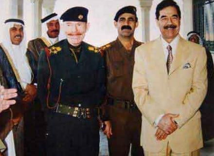 萨达姆在法庭上受审时很冷静,法官提到一个名