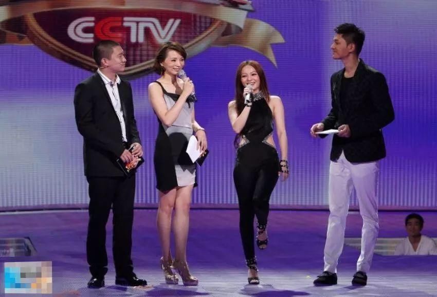 158cm穿成170cm,撞衫baby唐嫣也不输,矮个星