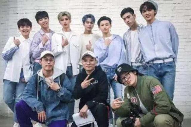 百分九组合举办粉丝见面会,还一起给小鬼庆祝