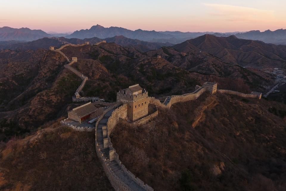 航拍宏伟壮观的金山岭长城