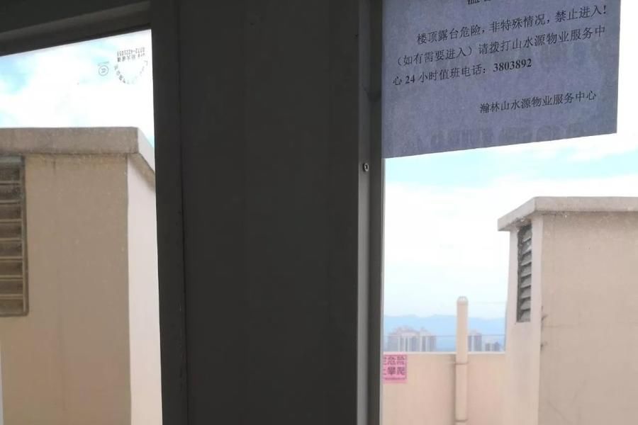 8名熊孩子爬上34层楼顶嬉戏 惊险万分