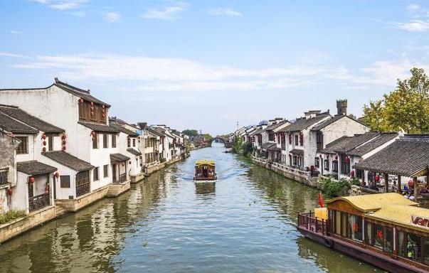 中国南方最出名的两座旅游城市,物价低廉,景美