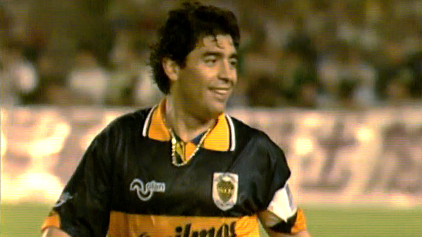 独家!马拉多纳唯一一次以球员身份访华 对手认为他是“神” 独家!马拉多纳唯一一次以球员身份访华 对手认为他是“神”