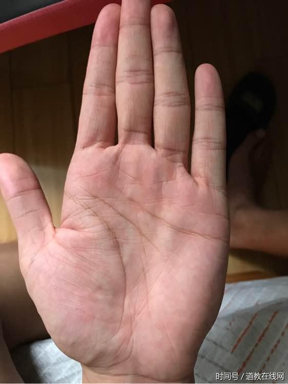 手有川字纹,必定是有钱人的手相 手有川字纹,必定是有钱人的手相