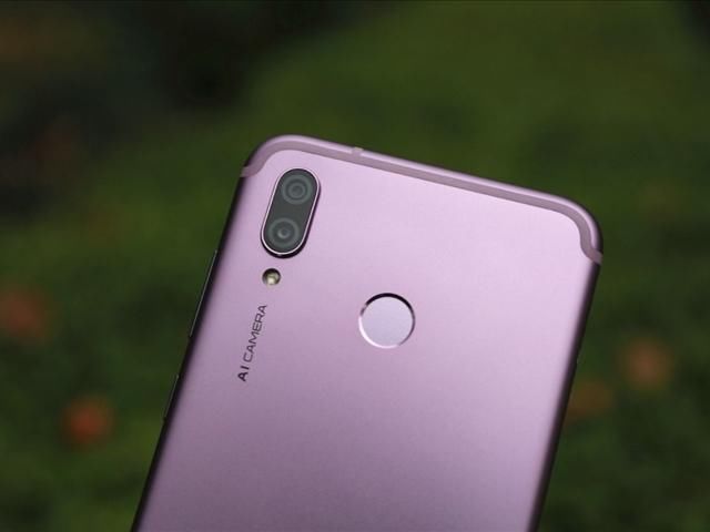 荣耀play,与小米8se这两款手机,哪款更好?给大