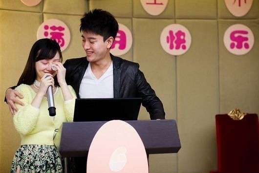 贾乃亮发怒微博删李小璐照片,PGone这首歌触