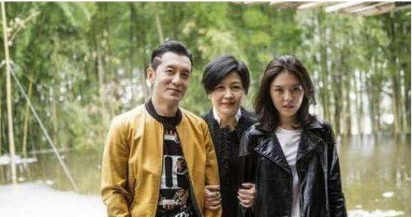 李咏一家被传移民 有多少明星成了老外？
