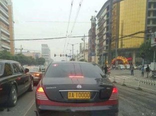 在北京看到这三块车牌,背景一般都是大人物,虽