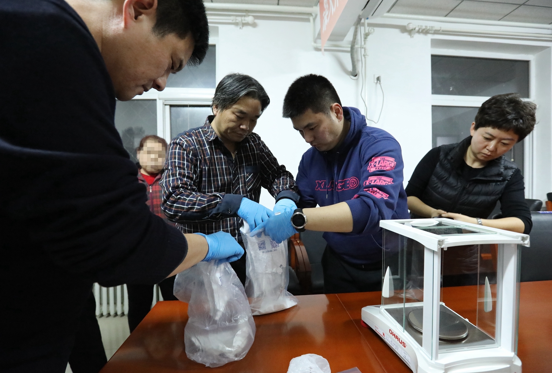 自称因感情受挫 男子高铁卫生间吸食k粉被刑拘