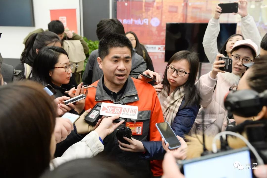 寒风刺骨挡不住,人大代表报到来 寒风刺骨挡不住,人大代表报到来