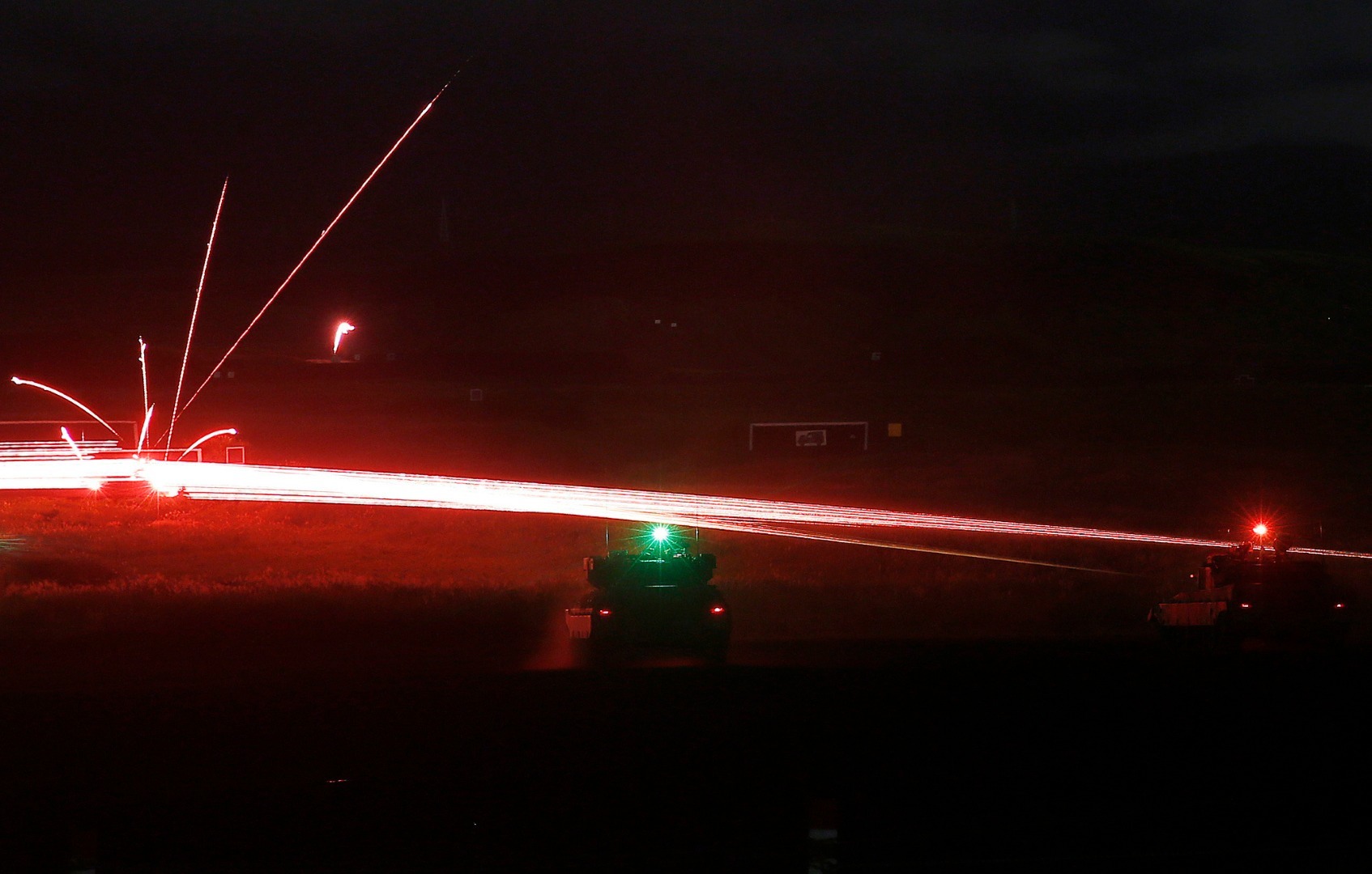当地时间2016年8月25日，日本御殿场市(Gotemba)，日本陆上自卫队在富士山附近的Higashifuji军事训练基地进行军事演习。