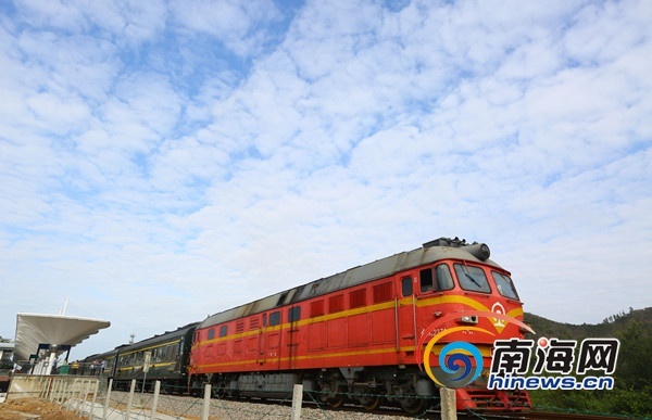 三亚新增旅游新项目 坐着绿皮火车去南山北[图]