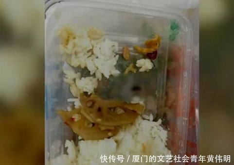 女子外卖吃一半傻眼了,跑到了厕所拼命吐:隔夜