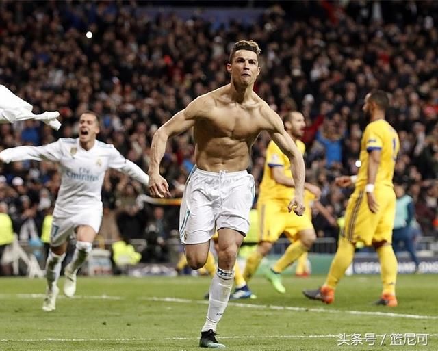 罗点球求主,疯狂庆祝展示劲爆身材!网友:国足有