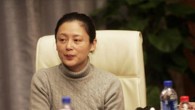 曾骂倪萍又老又丑的陈红,如今50岁面部变形不