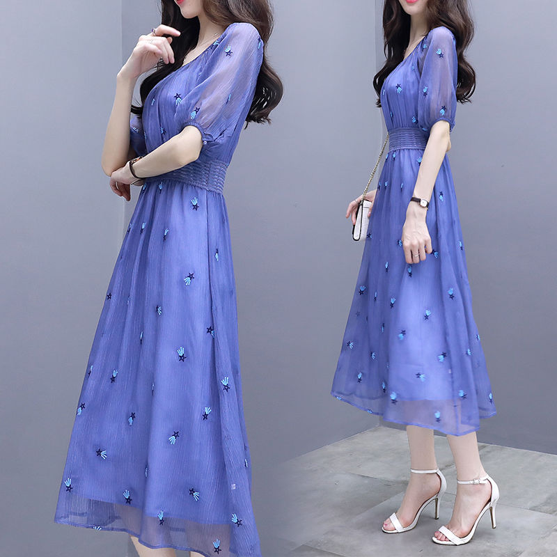 胯宽腿粗千万别穿阔腿裤,试试A字裙,让你又瘦