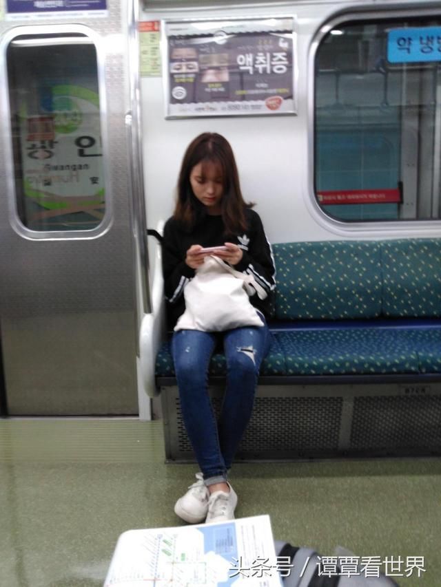 韩国普通人真实生活:低头族随处可见,大龄剩男