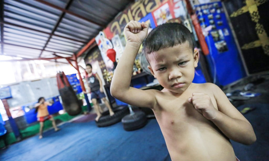 不少少年拳手的语言表达已经呈现出含混不清，主要是脑部受伤所致。还有不少人患有帕金森症、脑水肿或者脑溢血。