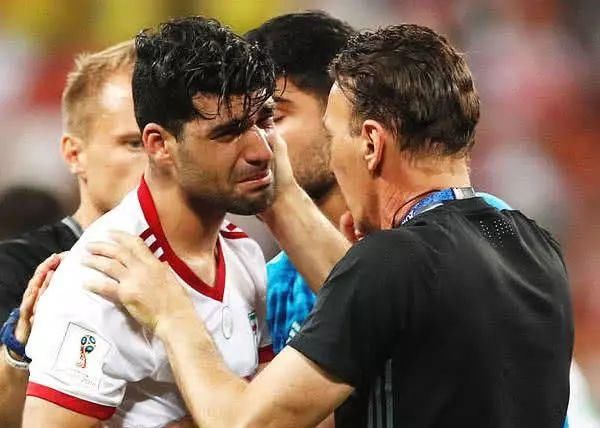 差半米就把葡萄牙C罗踢回家的伊朗国足,你们凭