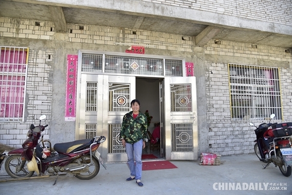 老房子与新房子——大别山红星社区贫困户喜迁新居