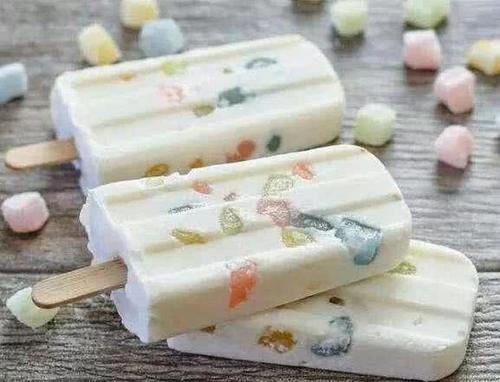 想必雪糕是很多人都爱吃的零食,尤其是女生,女生都很喜欢吃甜品.