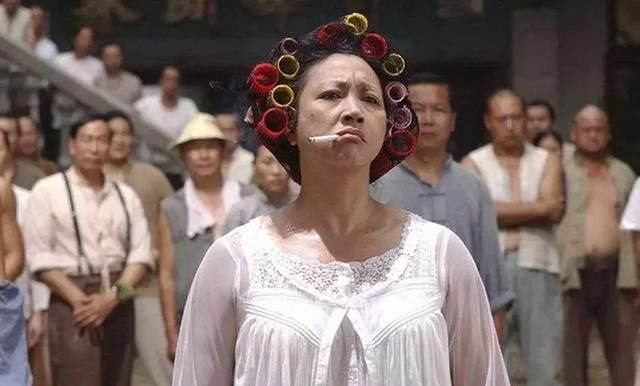 他赤手空拳打成夜市市长,小摊贩每年上交的管