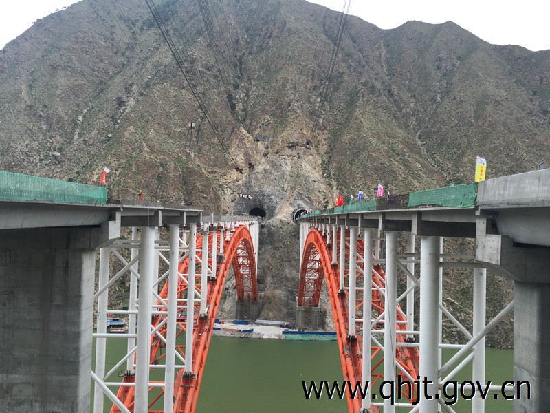 [青海]苏龙珠黄河钢管拱特大桥双幅贯通 (图)