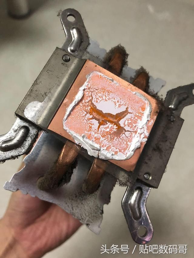 半年前在电脑城装机 电脑频繁死机 拆机后发现