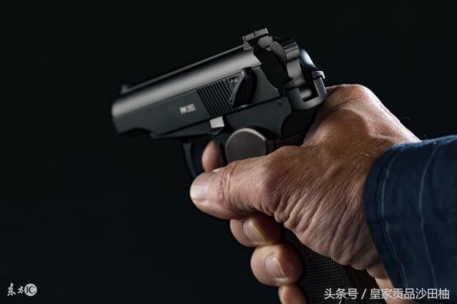 移花接木,快手神偷蝙蝠侠如何用假枪换走省主