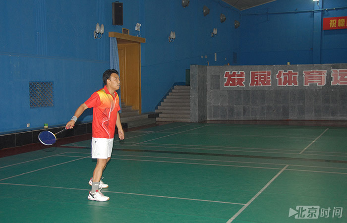 李方洪生前在打羽毛球