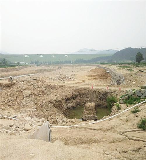 编辑同志: 位于湖北省英山县张家咀水库大坝下游500米处的武叶一桥,是