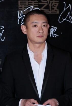 17年前他凶狠甩了赵薇一巴掌,如今爱人逝世,老