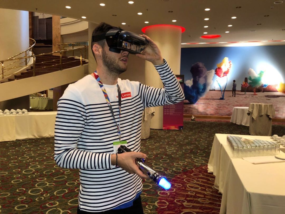 99%人不知道中国企业在海外有多拼:演讲后台