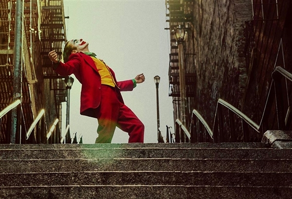 第十三部突破十亿美元大关漫改片《小丑》票房破十亿(图1) 第十三部突破十亿美元大关漫改片《小丑》票房破十亿(图1)