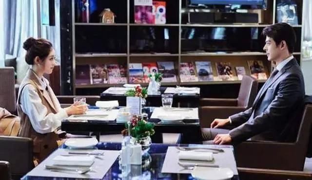 杨幂又带火一位新人,长得像赵丽颖不说,就连动