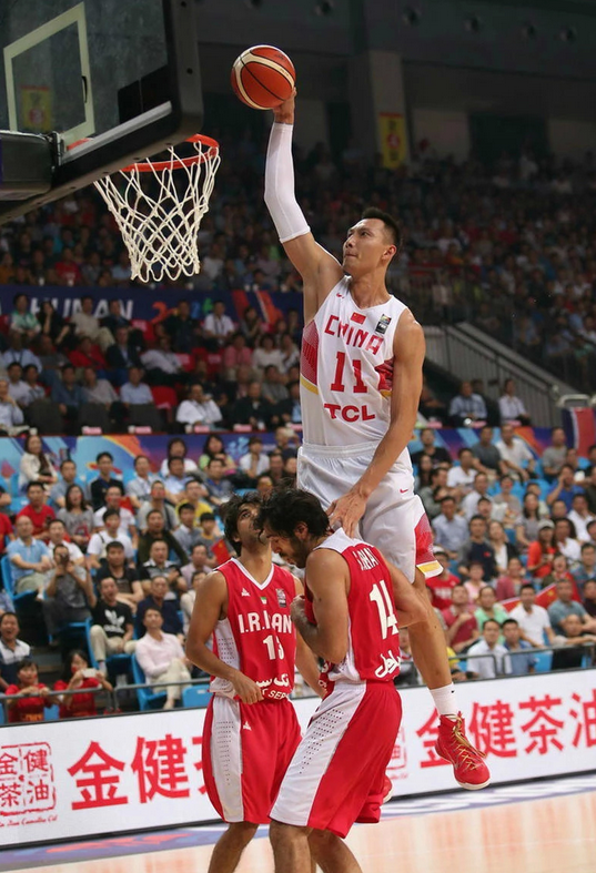 NO.15 易建联骑扣伊朗悍将巴赫拉米