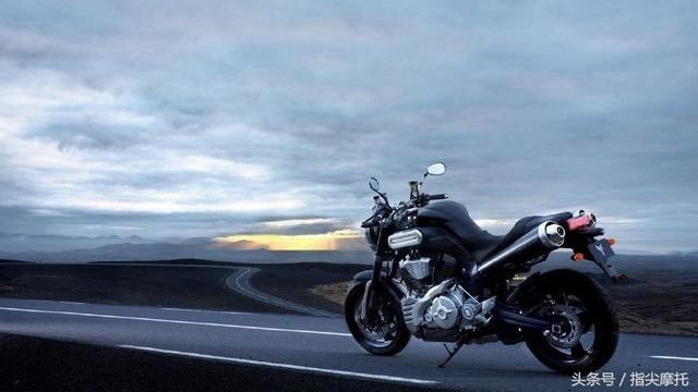 化油器摩托车猛加油门其实并不能有助于提速,