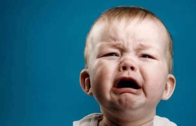 宝宝一岁半后要戒掉奶瓶,千万别用奶瓶喝奶,别