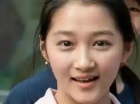 郑爽卸妆后,沈梦辰卸妆后,关晓彤卸妆后,她愣是